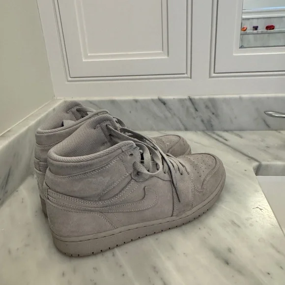 Nike Men's Air Jordan Light Gray Sneakers - Picture 3 of 5